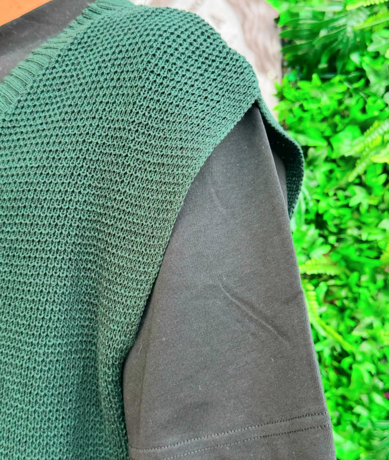 gilet smanicato in maglia con collo a v verde uomo duca home