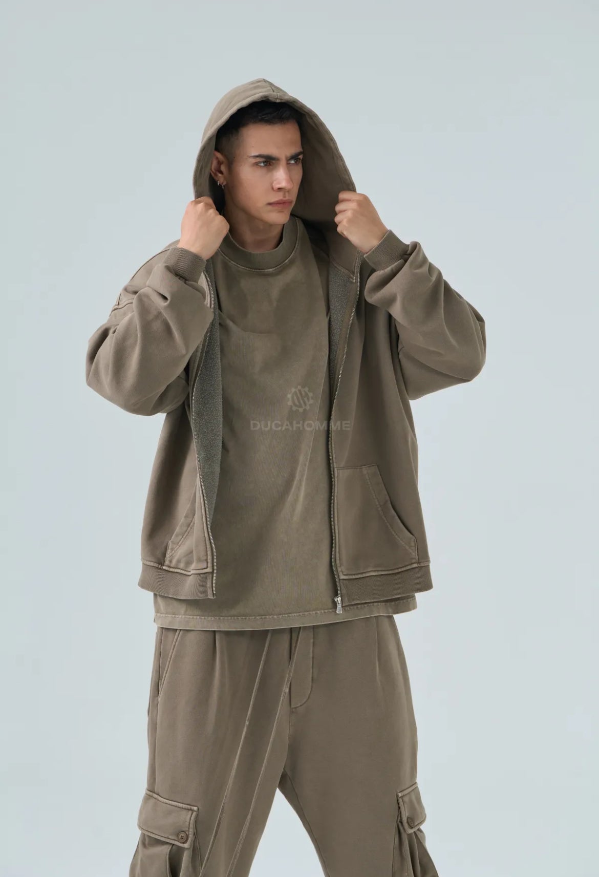 tuta completa da uomo duca homme marrone beige chiaro zip e cappuccio con pantaloni cargo