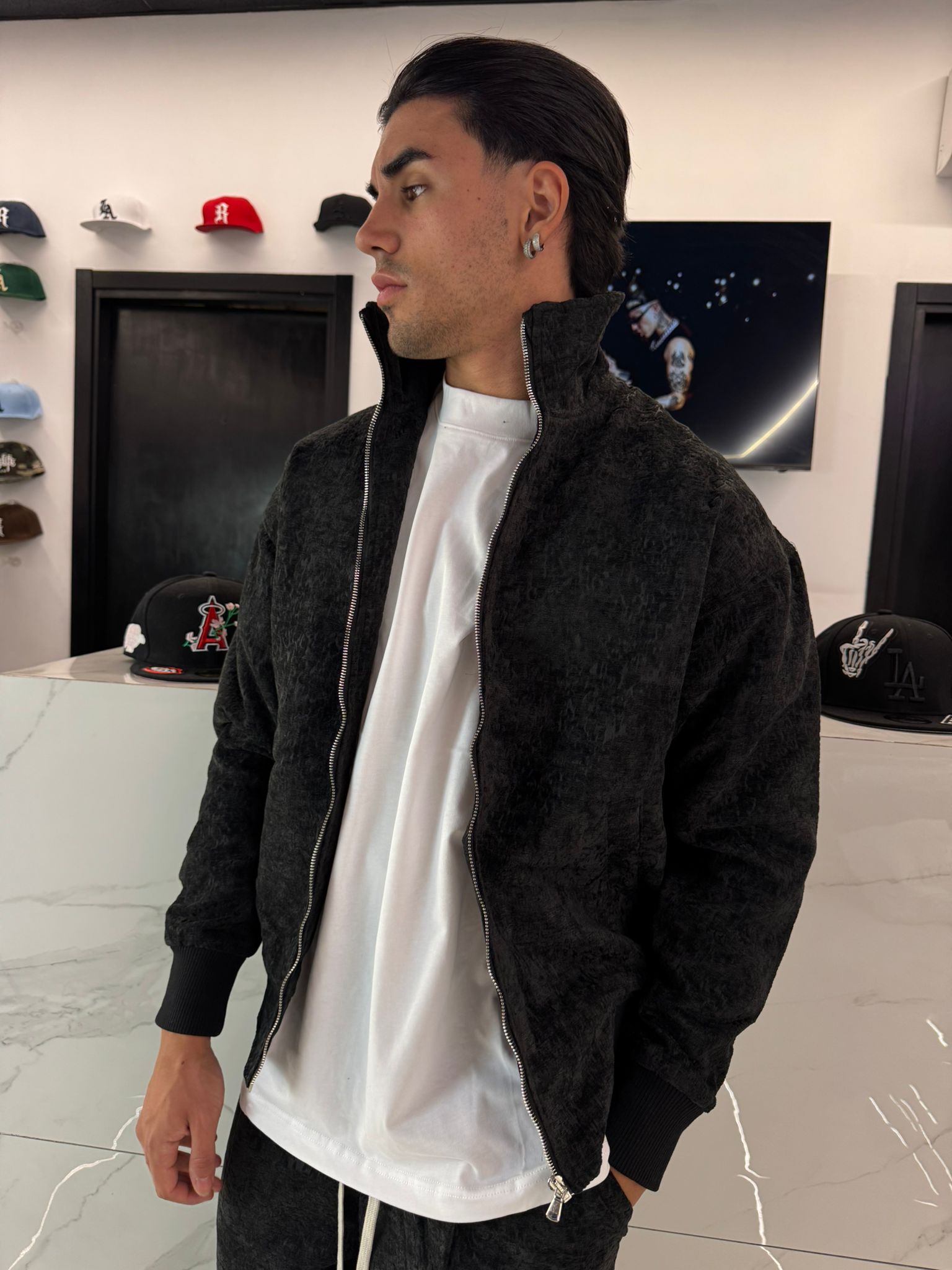 Tuta Uomo Nera in Ciniglia - Completo Giacca Collo Alto e Pantalone Fondo Dritto - Duca Homme