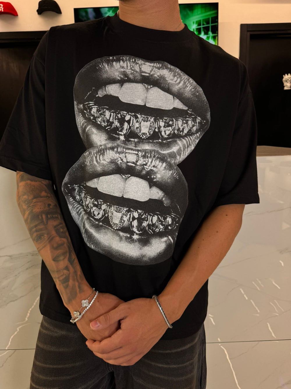 T-Shirt Oversize Nera Uomo Stampa Luxury Grillz - Duca Homme